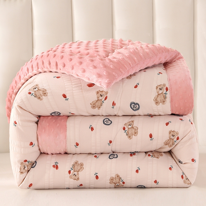 91家纺网 家纺一手货源 找家纺 欧夏被业 2024新款冬被水洗棉豆豆被芯豆豆绒被子学生春秋被供直播 比利小熊