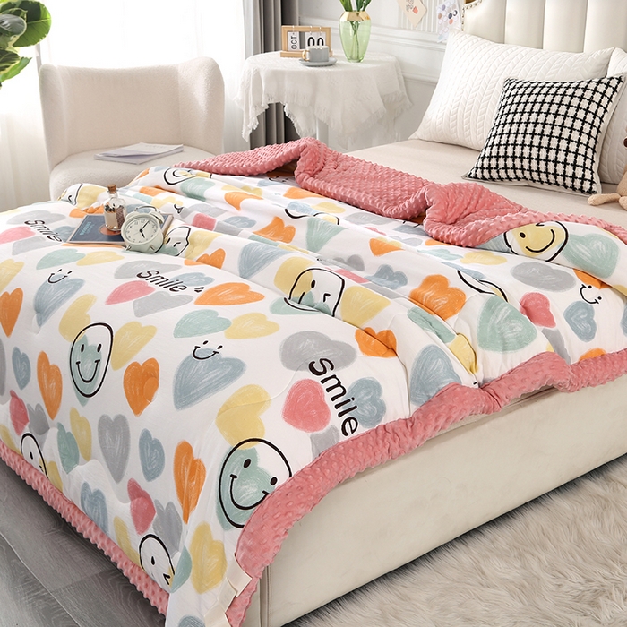 91家纺网 家纺一手货源 找家纺 欧夏被业 2025新款冬被水洗棉豆豆被芯豆豆绒被子学生春秋被供直播 心心相印