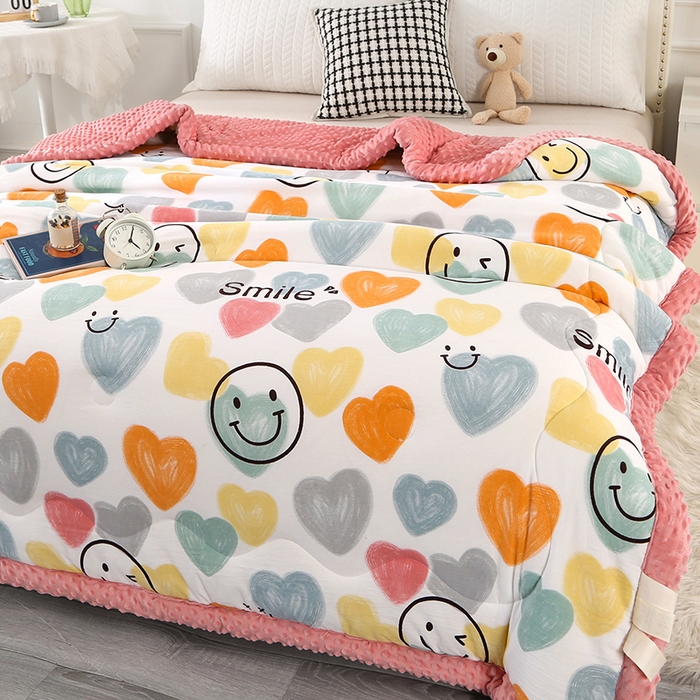 91家纺网 家纺一手货源 找家纺 欧夏被业 2025新款冬被水洗棉豆豆被芯豆豆绒被子学生春秋被供直播 心心相印