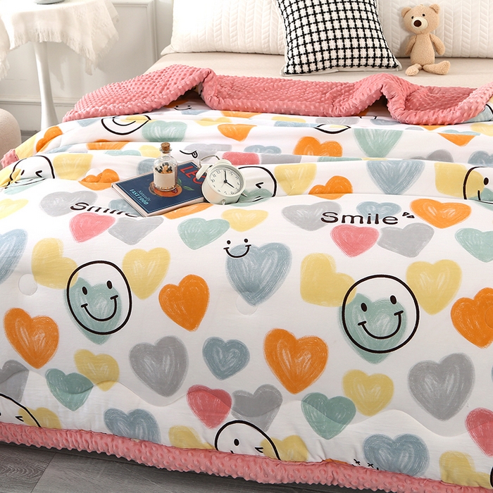 91家纺网 家纺一手货源 找家纺 欧夏被业 2025新款冬被水洗棉豆豆被芯豆豆绒被子学生春秋被供直播 心心相印