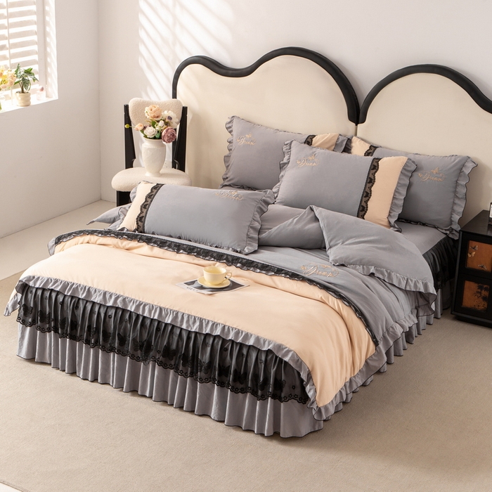 91家纺网 家纺一手货源 找家纺 皇谱家纺  2025新款60sA类水洗棉床裙款四件套-彩蝶之恋 彩蝶之恋-灰