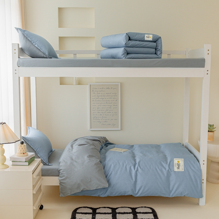 91家纺网 家纺一手货源 找家纺 贝兰仙奴 2025新款13372全棉印花简约学生三件套 蓝灰