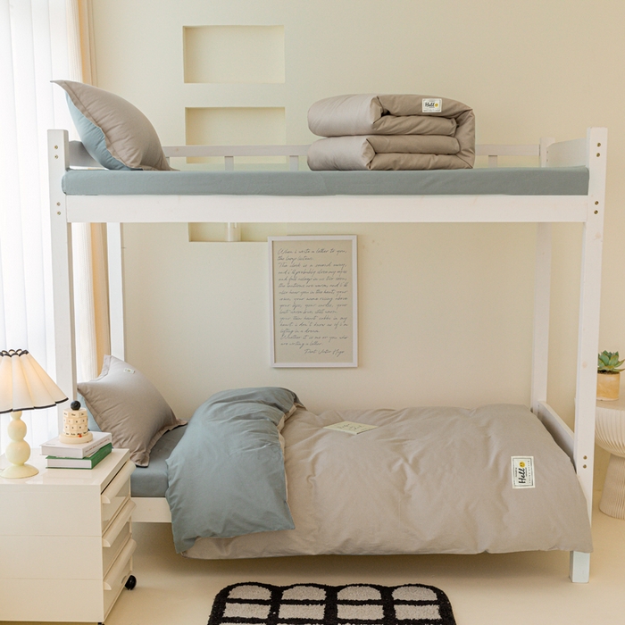 91家纺网 家纺一手货源 找家纺 贝兰仙奴 2025新款13372全棉印花简约学生三件套 卡其