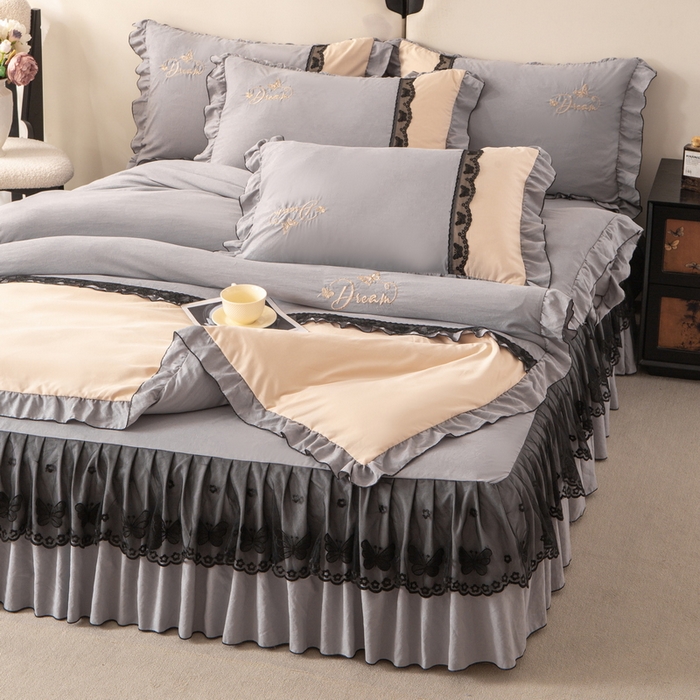 91家纺网 家纺一手货源 找家纺 皇谱家纺  2025新款60sA类水洗棉床裙款四件套-彩蝶之恋 彩蝶之恋-灰