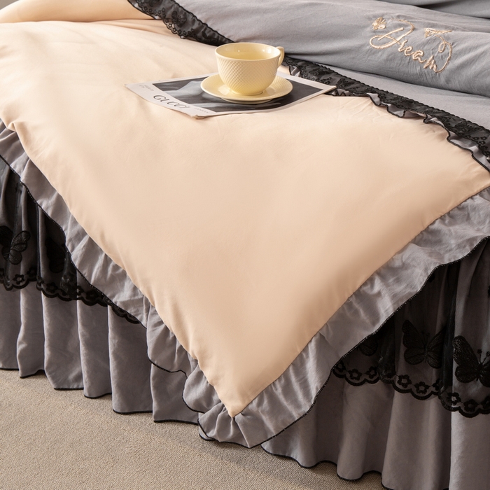 91家纺网 家纺一手货源 找家纺 皇谱家纺  2025新款60sA类水洗棉床裙款四件套-彩蝶之恋 彩蝶之恋-灰