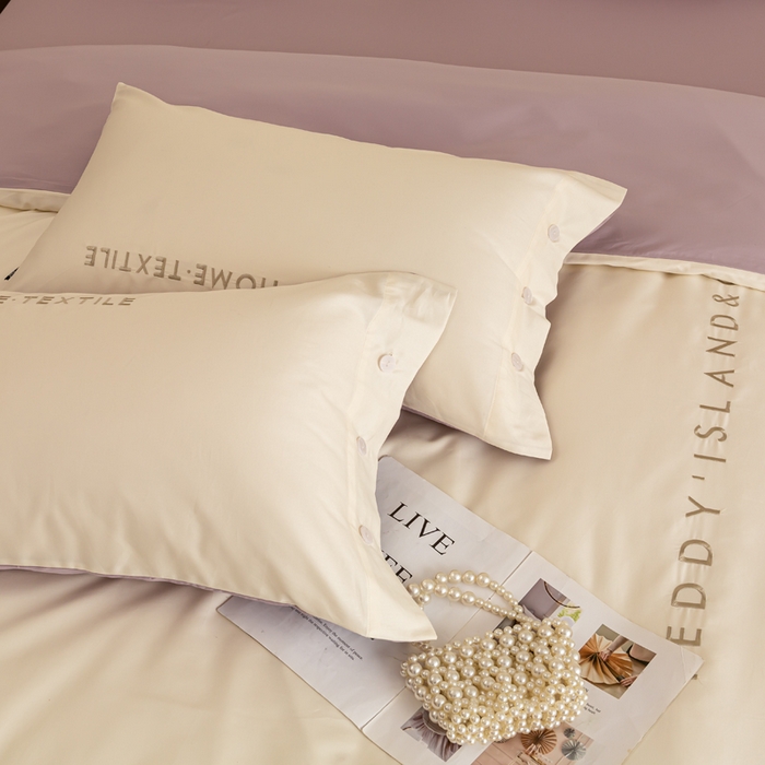 91家纺网 家纺一手货源 找家纺 泰迪爱兰Teddy 2025新款100支（50支）全棉贡缎字母绣花四件套 象牙白+加伦紫