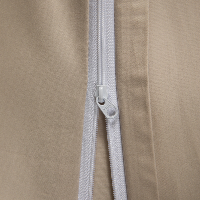 91家纺网 家纺一手货源 找家纺 泰迪爱兰Teddy 2025新款100支（50支）全棉贡缎字母绣花四件套 米驼+卡其