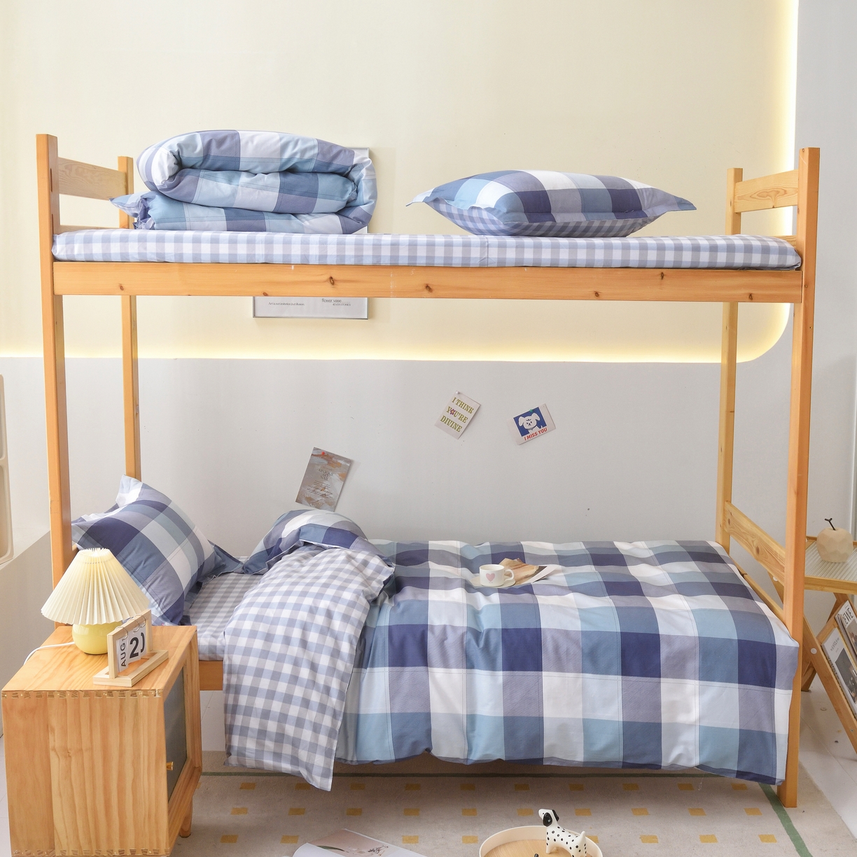 91家纺网 家纺一手货源 找家纺 贝兰仙奴 2025新款13372全棉印花简约学生三件套 蓝大格