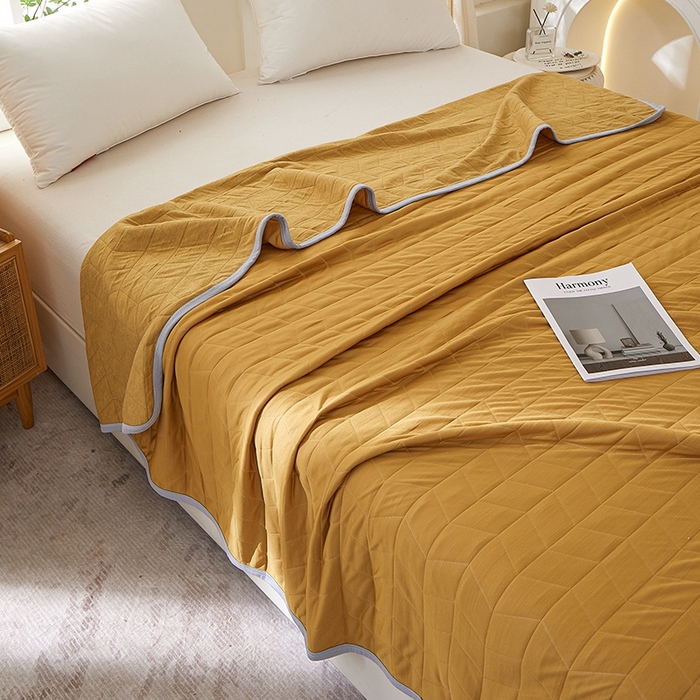 91家纺网 家纺一手货源 找家纺 梦斋家纺 2025新款纯色针织夏被被子被芯 姜黄