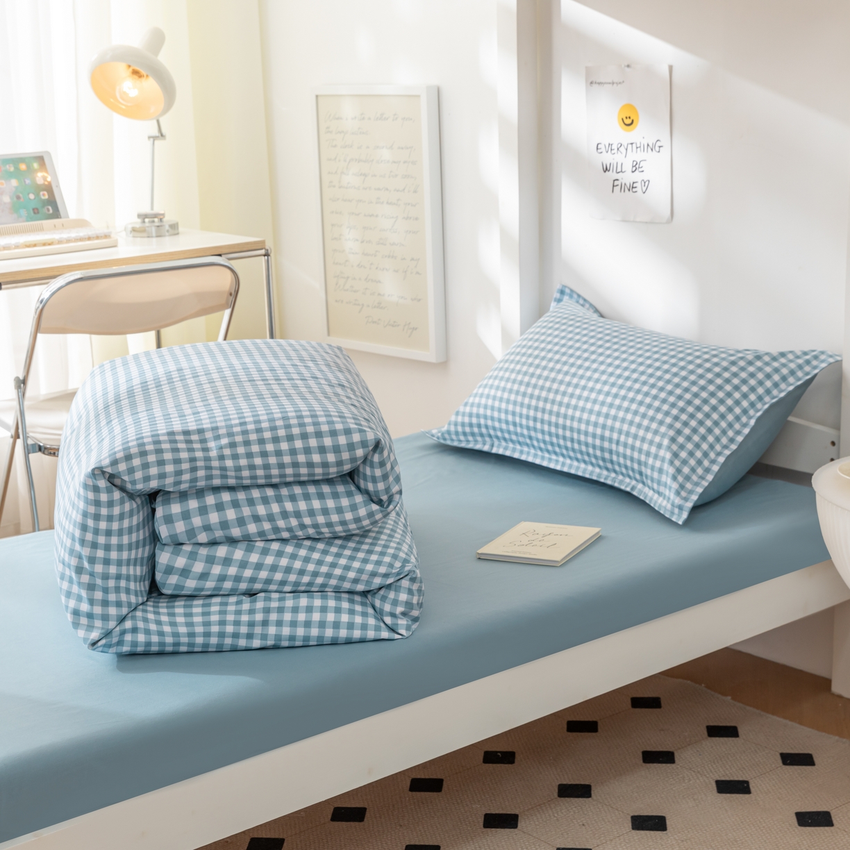 91家纺网 家纺一手货源 找家纺 贝兰仙奴 2025新款13372全棉印花简约学生三件套 蓝小格