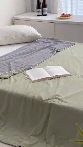 91家纺网 家纺一手货源 找家纺 佰织鑫家居 2025新款科技凉感小冰芯冰皮锦氨凉感丝夏被空调被 双拼抹茶绿