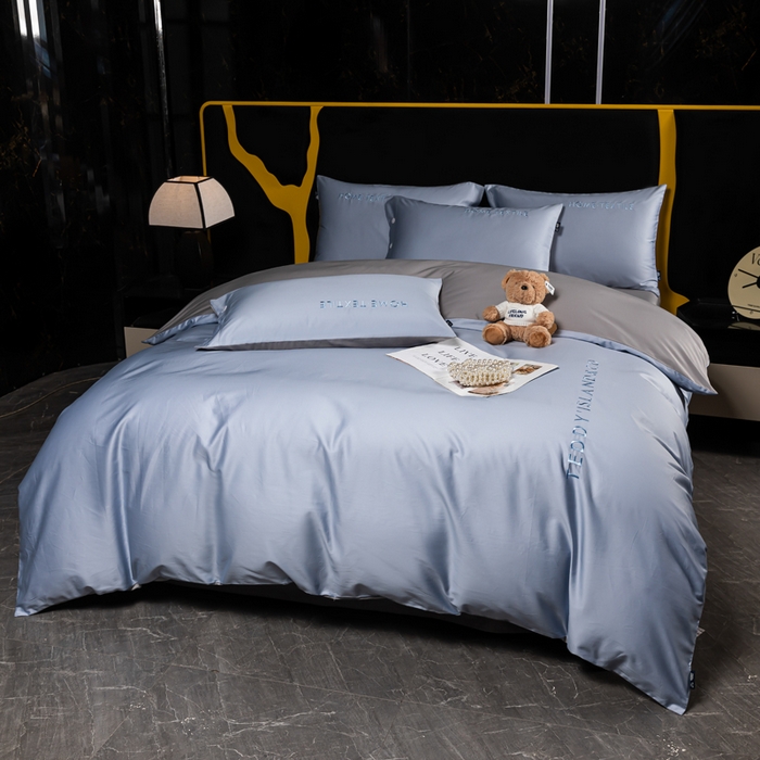 91家纺网 家纺一手货源 找家纺 泰迪爱兰Teddy 2025新款100支（50支）全棉贡缎字母绣花四件套 铃兰+浅灰