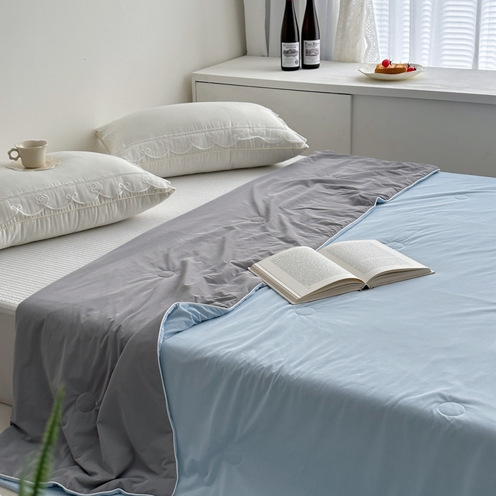 91家纺网 家纺一手货源 找家纺 佰织鑫家居 2025新款科技凉感小冰芯冰皮锦氨凉感丝夏被空调被 双拼蓝灰