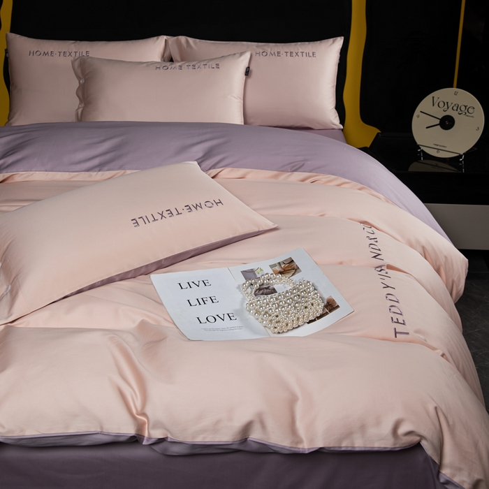 91家纺网 家纺一手货源 找家纺 泰迪爱兰Teddy 2025新款100支（50支）全棉贡缎字母绣花四件套 低调粉+加仑紫