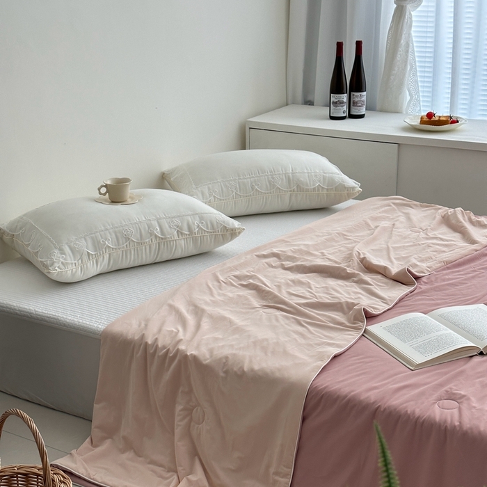 91家纺网 家纺一手货源 找家纺 佰织鑫家居 2025新款科技凉感小冰芯冰皮锦氨凉感丝夏被空调被 双拼豆沙粉