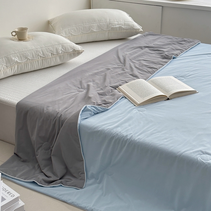 91家纺网 家纺一手货源 找家纺 佰织鑫家居 2025新款科技凉感小冰芯冰皮锦氨凉感丝夏被空调被 双拼蓝灰
