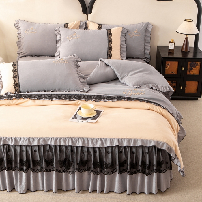 91家纺网 家纺一手货源 找家纺 皇谱家纺  2025新款60sA类水洗棉床裙款四件套-彩蝶之恋 彩蝶之恋-灰