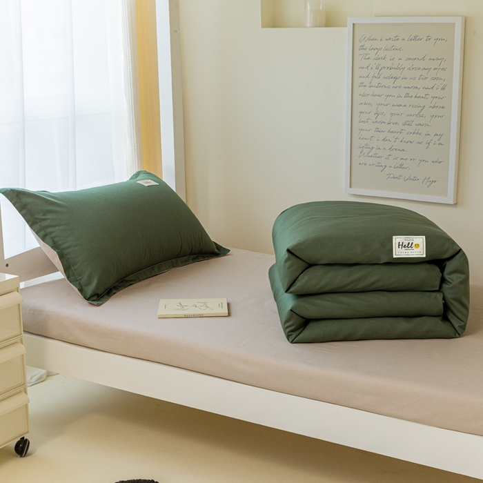 91家纺网 家纺一手货源 找家纺 贝兰仙奴 2025新款13372全棉印花简约学生三件套 果绿卡其