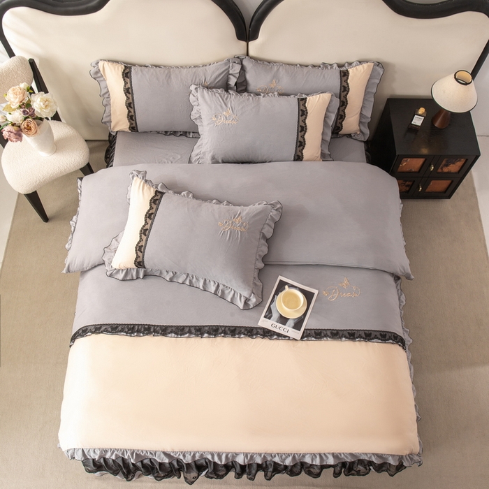 91家纺网 家纺一手货源 找家纺 皇谱家纺  2025新款60sA类水洗棉床裙款四件套-彩蝶之恋 彩蝶之恋-灰