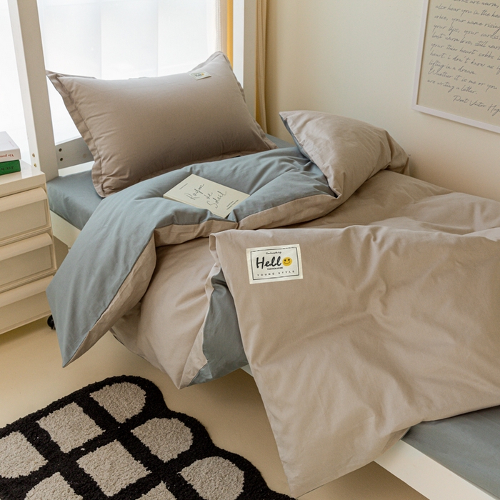 91家纺网 家纺一手货源 找家纺 贝兰仙奴 2025新款13372全棉印花简约学生三件套 卡其