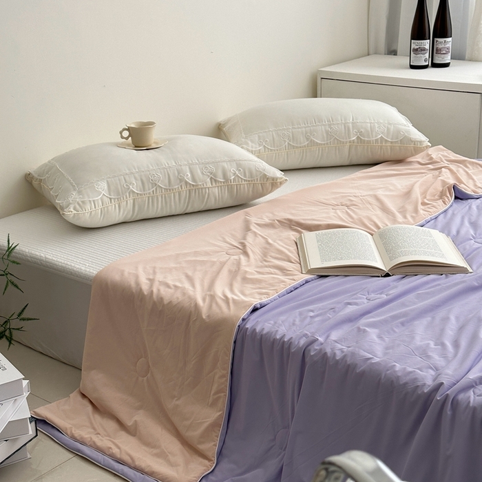 91家纺网 家纺一手货源 找家纺 佰织鑫家居 2025新款科技凉感小冰芯冰皮锦氨凉感丝夏被空调被 双拼紫粉