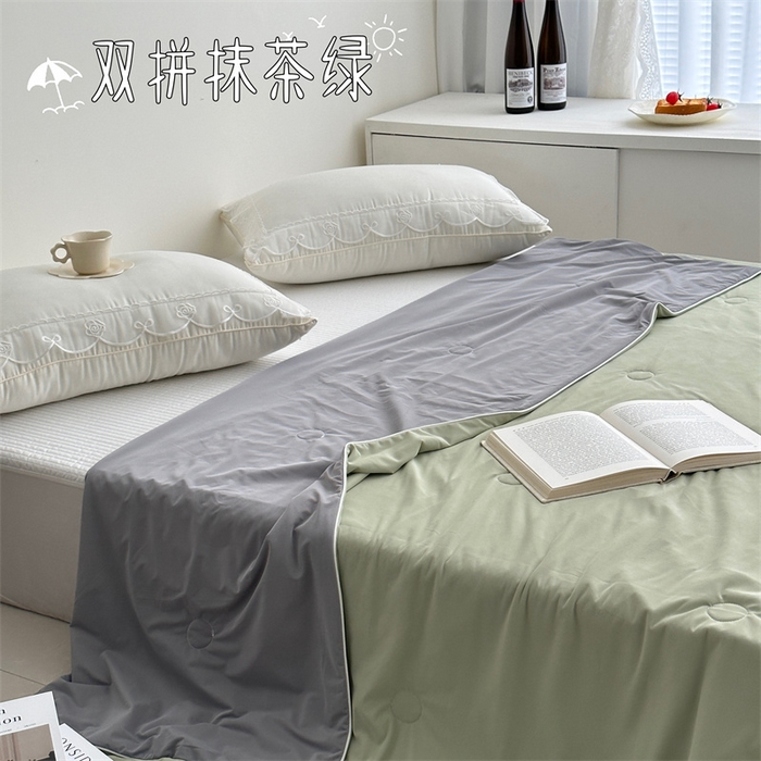 91家纺网 家纺一手货源 找家纺 佰织鑫家居 2025新款科技凉感小冰芯冰皮锦氨凉感丝夏被空调被 双拼抹茶绿