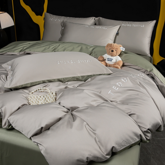 91家纺网 家纺一手货源 找家纺 泰迪爱兰Teddy 2025新款100支（50支）全棉贡缎字母绣花四件套 塞夫勒灰+松叶绿