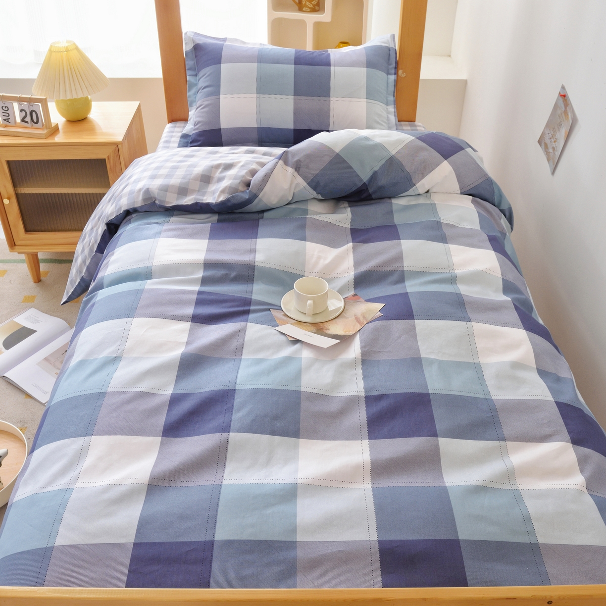 91家纺网 家纺一手货源 找家纺 贝兰仙奴 2025新款13372全棉印花简约学生三件套 蓝大格