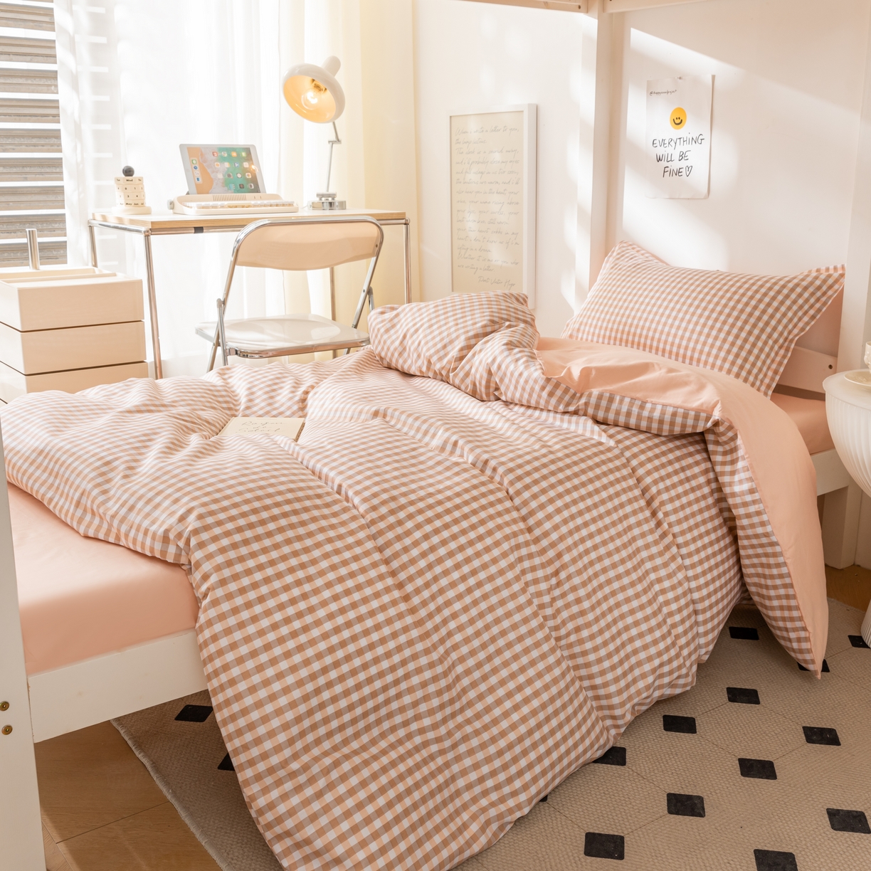 91家纺网 家纺一手货源 找家纺 贝兰仙奴 2025新款13372全棉印花简约学生三件套 粉小格