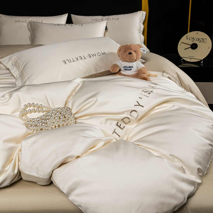 91家纺网 家纺一手货源 找家纺 泰迪爱兰Teddy 2025新款100支（50支）全棉贡缎字母绣花四件套 象牙白+柔和绿