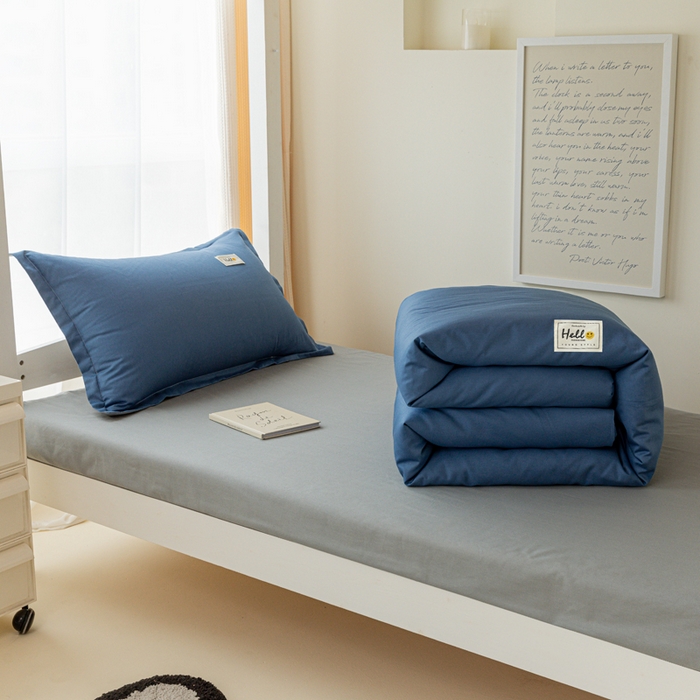 91家纺网 家纺一手货源 找家纺 贝兰仙奴 2025新款13372全棉印花简约学生三件套 牛仔蓝