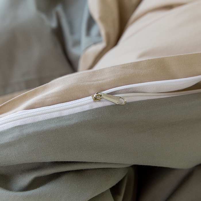 91家纺网 家纺一手货源 找家纺 贝兰仙奴 2025新款13372全棉印花简约学生三件套 卡其