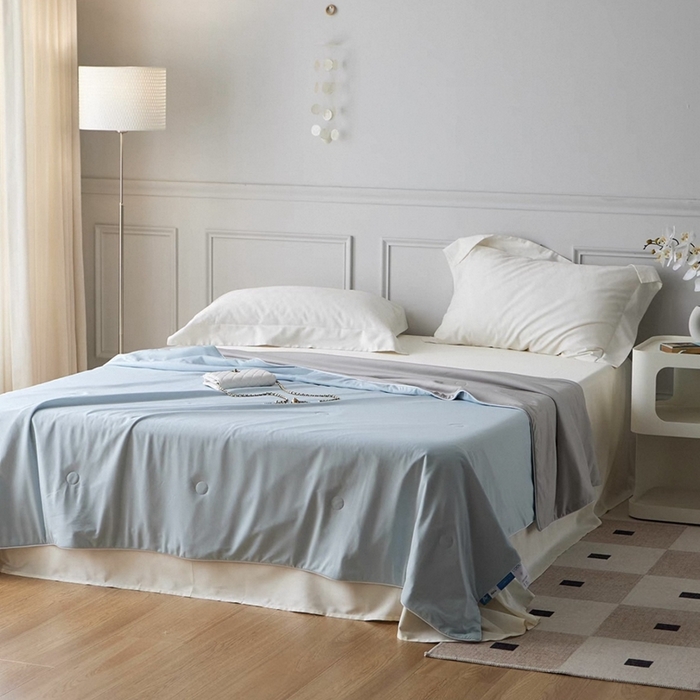 91家纺网 家纺一手货源 找家纺 佰织鑫家居 2025新款科技凉感小冰芯冰皮锦氨凉感丝夏被空调被 双拼蓝灰