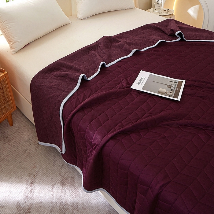 91家纺网 家纺一手货源 找家纺 梦斋家纺 2025新款纯色针织夏被被子被芯 酒红