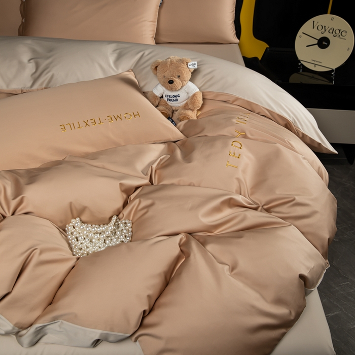 91家纺网 家纺一手货源 找家纺 泰迪爱兰Teddy 2025新款100支（50支）全棉贡缎字母绣花四件套 米驼+卡其