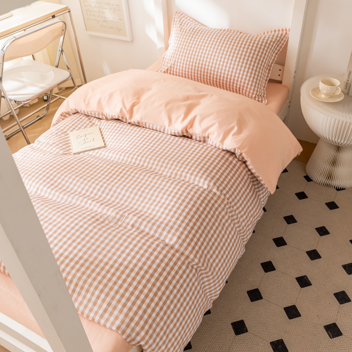 91家纺网 家纺一手货源 找家纺 贝兰仙奴 2025新款13372全棉印花简约学生三件套 粉小格