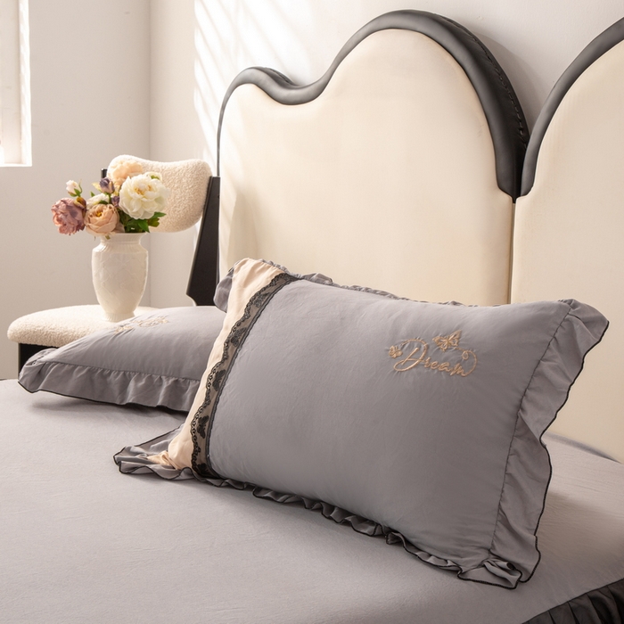 91家纺网 家纺一手货源 找家纺 皇谱家纺  2025新款60sA类水洗棉床裙款四件套-彩蝶之恋 彩蝶之恋-灰