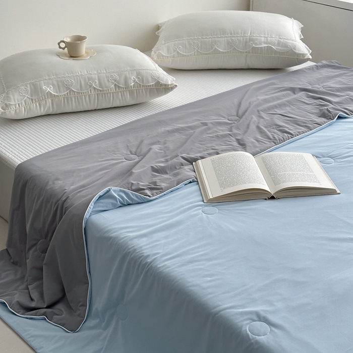 91家纺网 家纺一手货源 找家纺 佰织鑫家居 2025新款科技凉感小冰芯冰皮锦氨凉感丝夏被空调被 双拼蓝灰