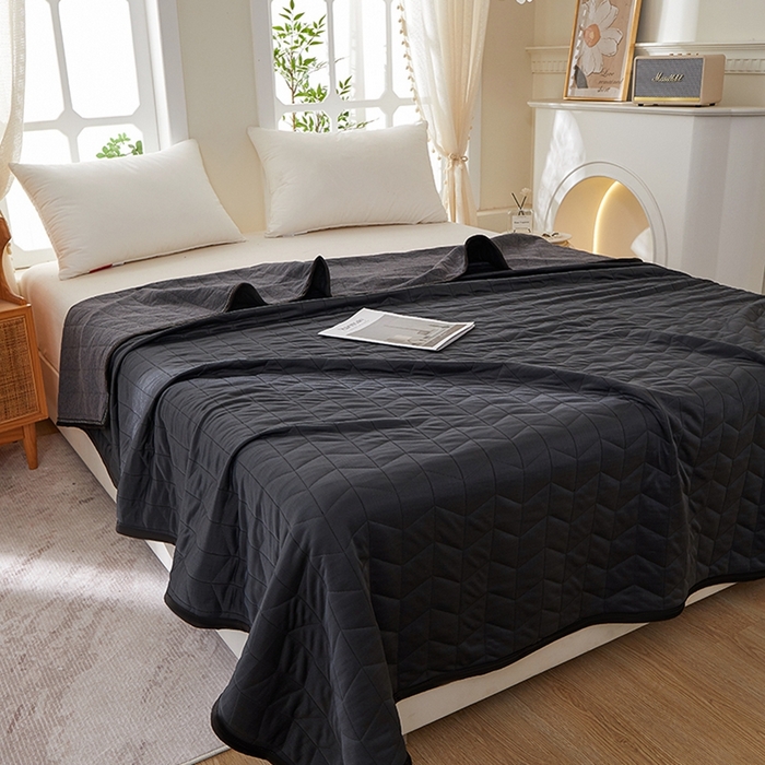 91家纺网 家纺一手货源 找家纺 梦斋家纺 2025新款纯色针织夏被被子被芯 黑灰