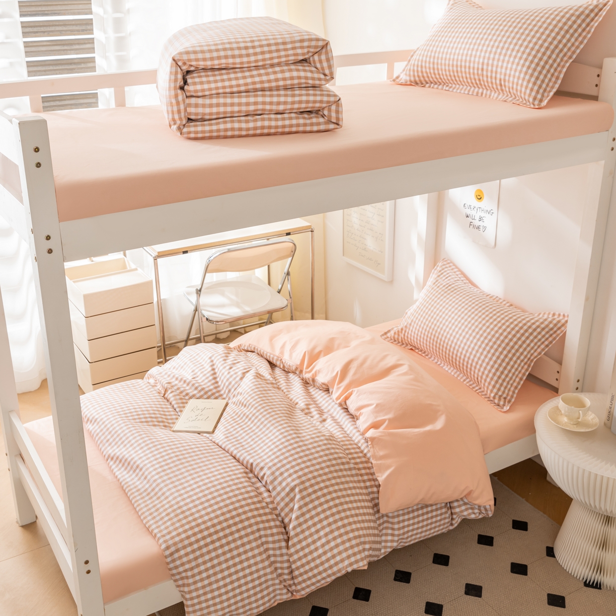 91家纺网 家纺一手货源 找家纺 贝兰仙奴 2025新款13372全棉印花简约学生三件套 粉小格