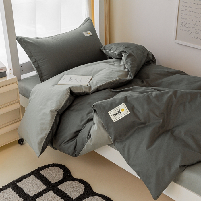 91家纺网 家纺一手货源 找家纺 贝兰仙奴 2025新款13372全棉印花简约学生三件套 深灰