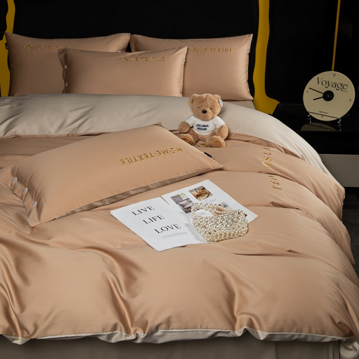 91家纺网 家纺一手货源 找家纺 泰迪爱兰Teddy 2025新款100支（50支）全棉贡缎字母绣花四件套 米驼+卡其