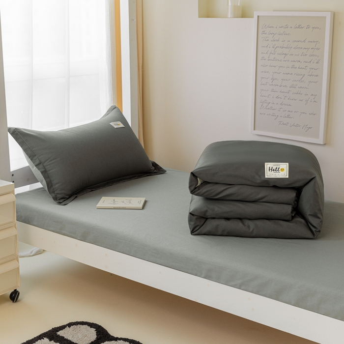 91家纺网 家纺一手货源 找家纺 贝兰仙奴 2025新款13372全棉印花简约学生三件套 深灰