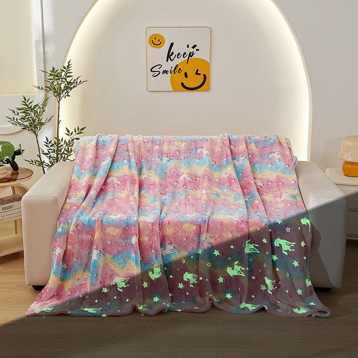 91家纺网 家纺一手货源 找家纺 梦斋家纺 2025新款夜光彩虹独角兽飞马星星法兰绒毛毯 夜光1