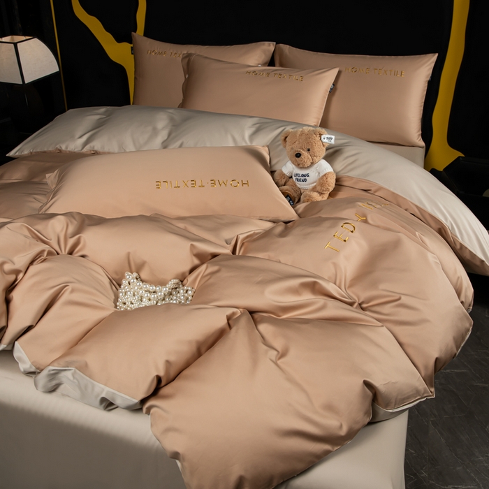 91家纺网 家纺一手货源 找家纺 泰迪爱兰Teddy 2025新款100支（50支）全棉贡缎字母绣花四件套 米驼+卡其