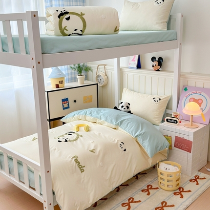 91家纺网 家纺一手货源 找家纺 锦觅 2025新款时尚条纹小清新卡通学生季系列印花绣花全棉纯棉四件套 摇钱树