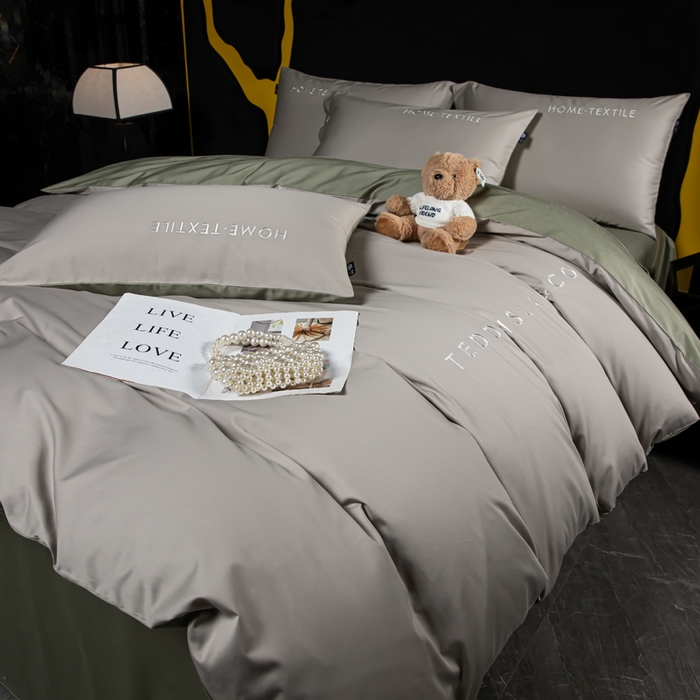 91家纺网 家纺一手货源 找家纺 泰迪爱兰Teddy 2025新款100支（50支）全棉贡缎字母绣花四件套 塞夫勒灰+松叶绿