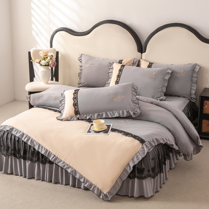 91家纺网 家纺一手货源 找家纺 皇谱家纺  2025新款60sA类水洗棉床裙款四件套-彩蝶之恋 彩蝶之恋-灰