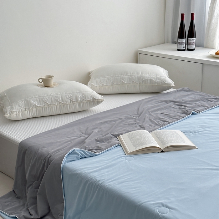 91家纺网 家纺一手货源 找家纺 佰织鑫家居 2025新款科技凉感小冰芯冰皮锦氨凉感丝夏被空调被 双拼蓝灰