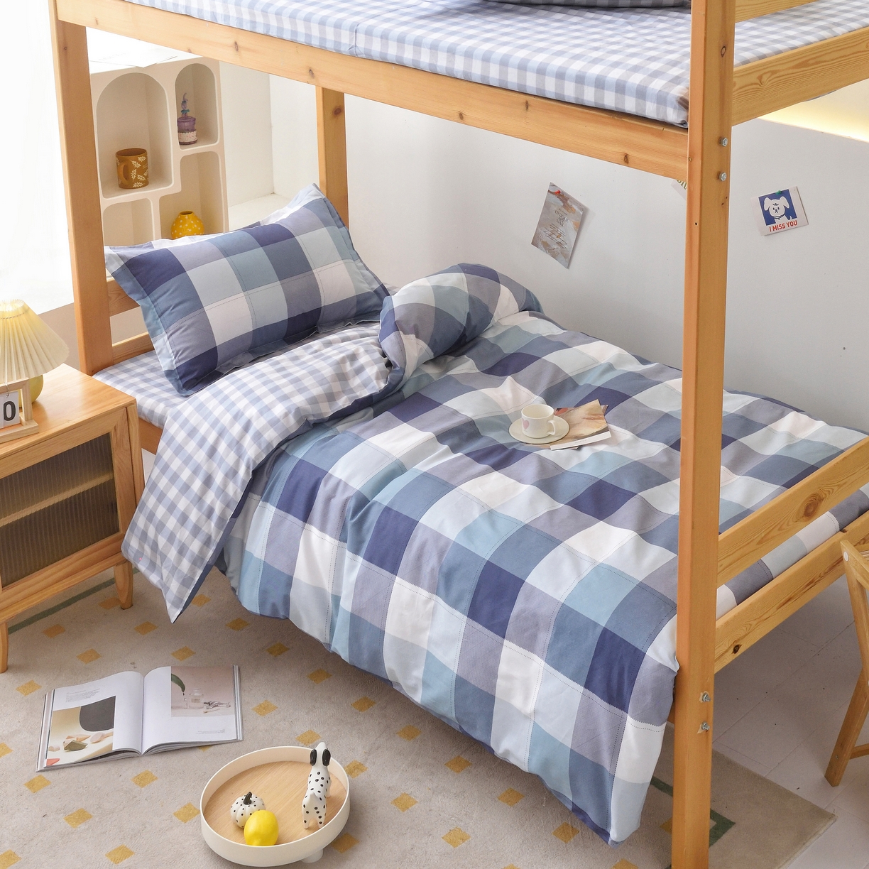 91家纺网 家纺一手货源 找家纺 贝兰仙奴 2025新款13372全棉印花简约学生三件套 蓝大格